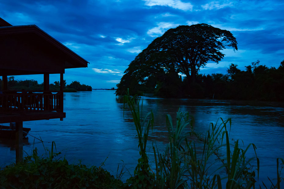 photo mekong blue hour